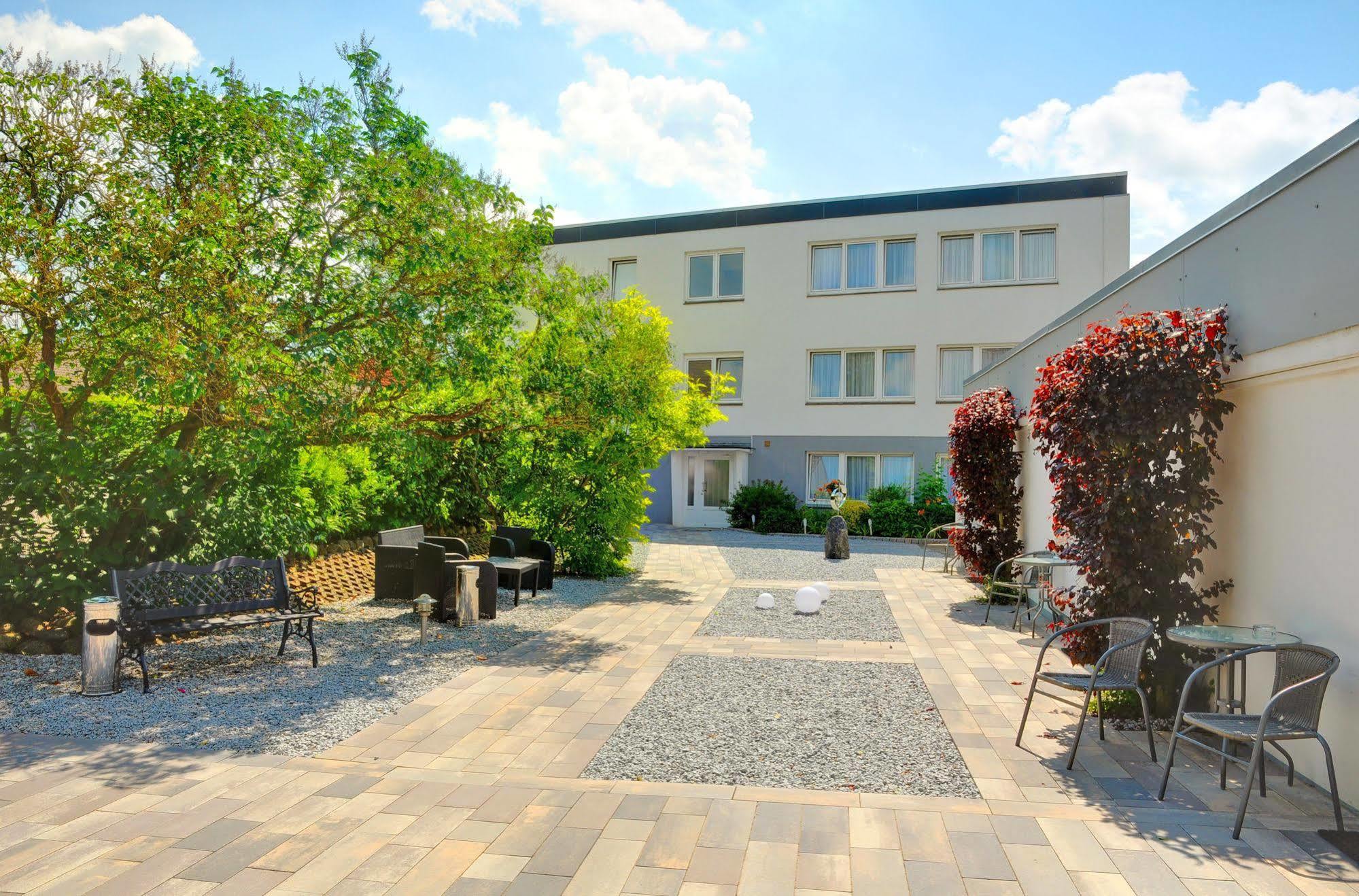 Hotel Herrenhof Lubeck Exterior photo